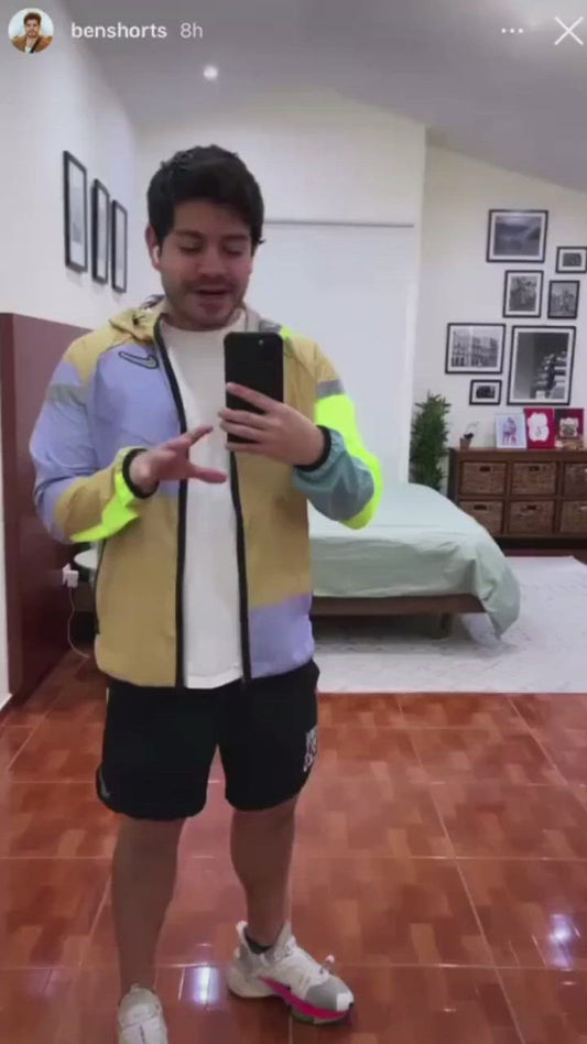 Ben Shorts Muestra Su Espejo Daiquiri 1.5 mts en Su Recamara